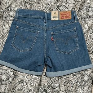NWT Levi’s Mid-Length Shorts Size 2/26